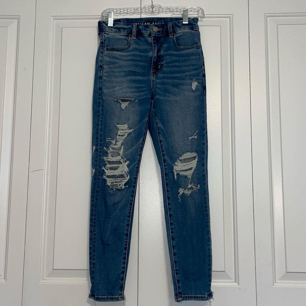 AMERICAN EAGLE™ RIPPED BLUE JEANS *SHORT*